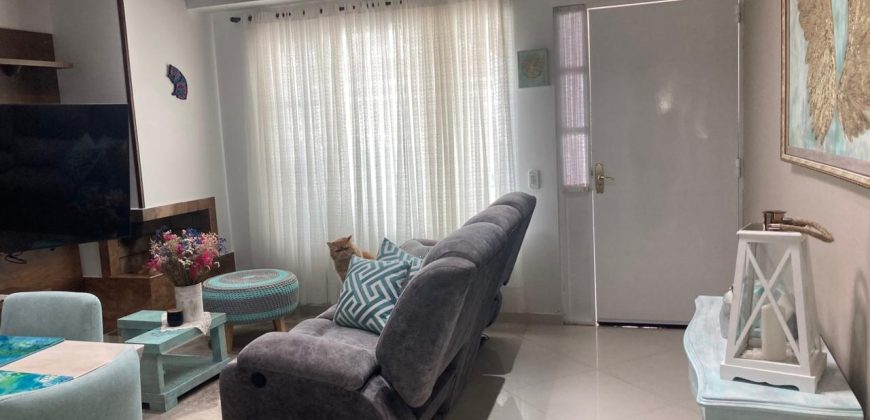 Casa 100m2 en Conjunto Las Acacias de Zipaquirá con terraza y parqueaderos