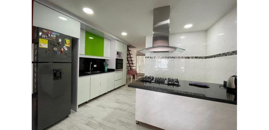 Casa 150m2 en conjunto Las Acacias Zipaquirá, 2 parqueaderos y club house