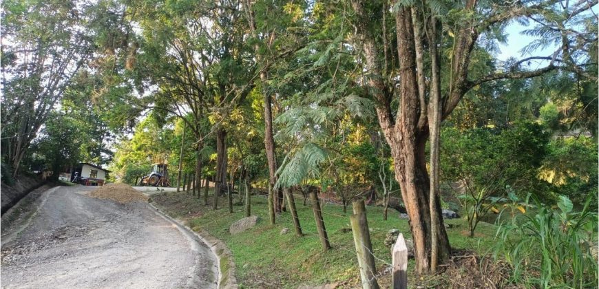Casa Lote doble 2 Fanegadas Mesitas del Colegio
