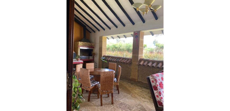Casa quinta de 6400m2 con invernadero en Cogua Cundinamarca a 500m de la via Ubate Zipaquira