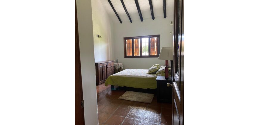 Casa quinta de 6400m2 con invernadero en Cogua Cundinamarca a 500m de la via Ubate Zipaquira