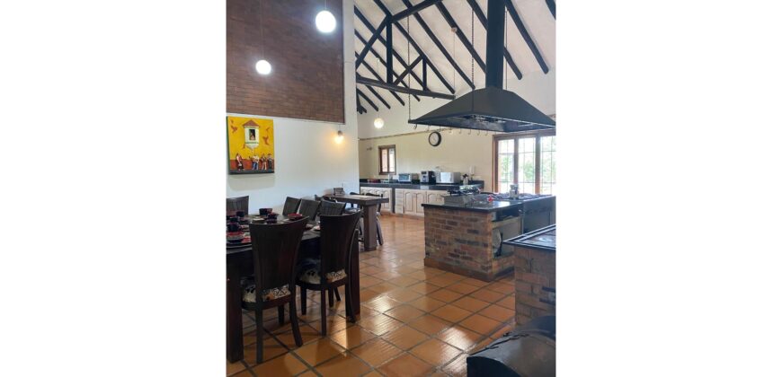Casa quinta de 6400m2 con invernadero en Cogua Cundinamarca a 500m de la via Ubate Zipaquira