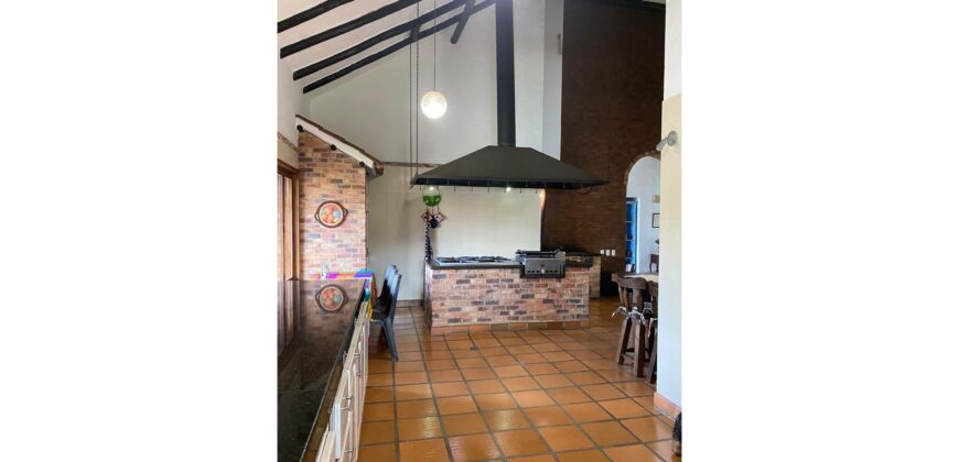 Casa quinta de 6400m2 con invernadero en Cogua Cundinamarca a 500m de la via Ubate Zipaquira