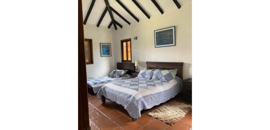 Casa quinta de 6400m2 con invernadero en Cogua Cundinamarca a 500m de la via Ubate Zipaquira
