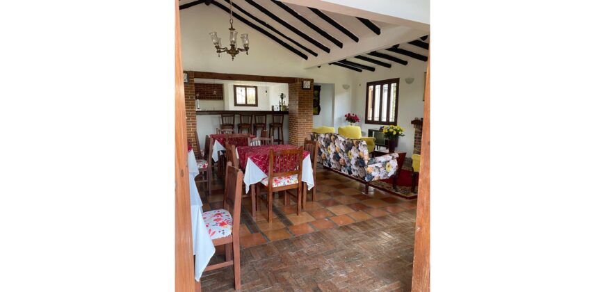 Casa quinta de 6400m2 con invernadero en Cogua Cundinamarca a 500m de la via Ubate Zipaquira