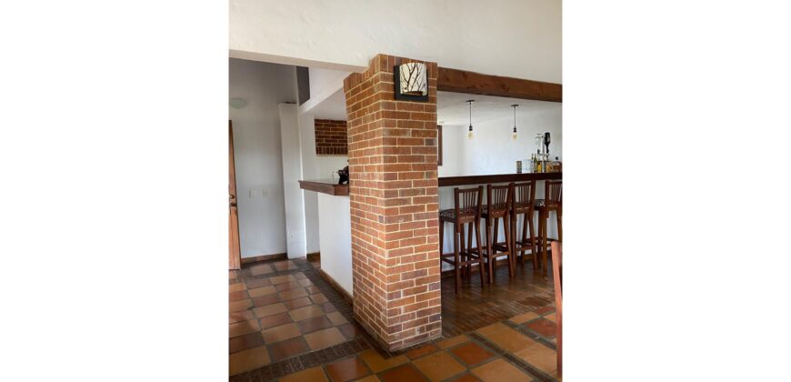 Casa quinta de 6400m2 con invernadero en Cogua Cundinamarca a 500m de la via Ubate Zipaquira
