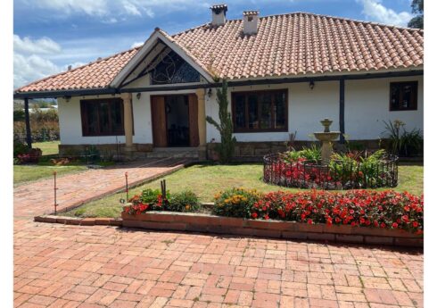 Casa quinta de 6400m2 con invernadero en Cogua Cundinamarca a 500m de la via Ubate Zipaquira Casa quinta de 6400m2 con invernadero en Cogua Cundinamarca a 500m de la via Ubate Zipaquira