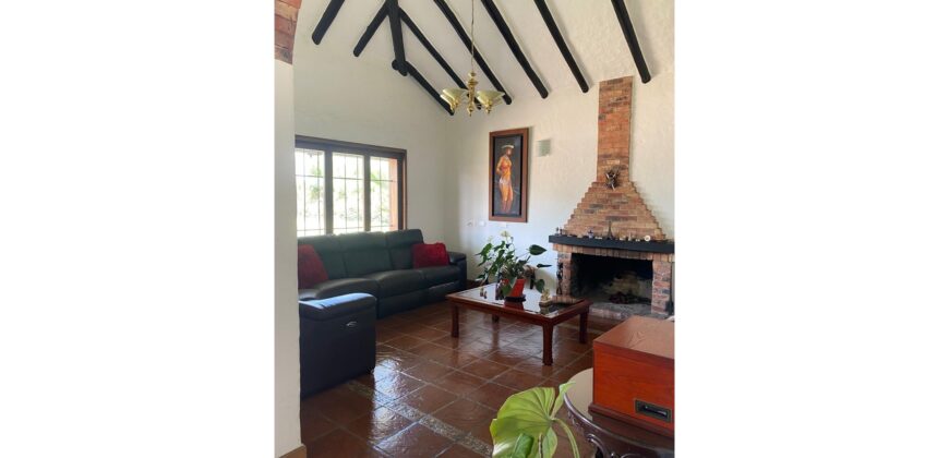 Casa quinta de 6400m2 con invernadero en Cogua Cundinamarca a 500m de la via Ubate Zipaquira