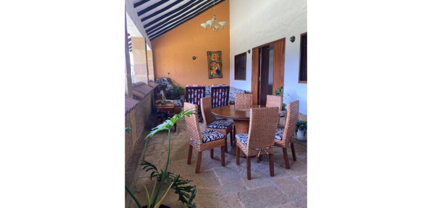 Casa quinta de 6400m2 con invernadero en Cogua Cundinamarca a 500m de la via Ubate Zipaquira