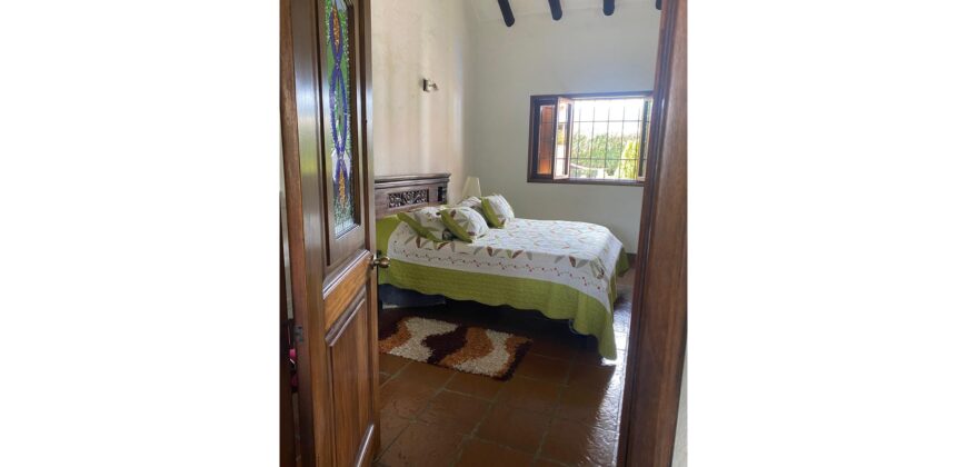 Casa quinta de 6400m2 con invernadero en Cogua Cundinamarca a 500m de la via Ubate Zipaquira