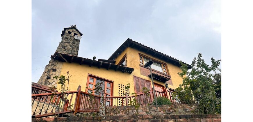 Casa quinta de 26600m2 en el Embalse del Neusa Cogua Cundinamarca con 2 Cabañas y Glamping