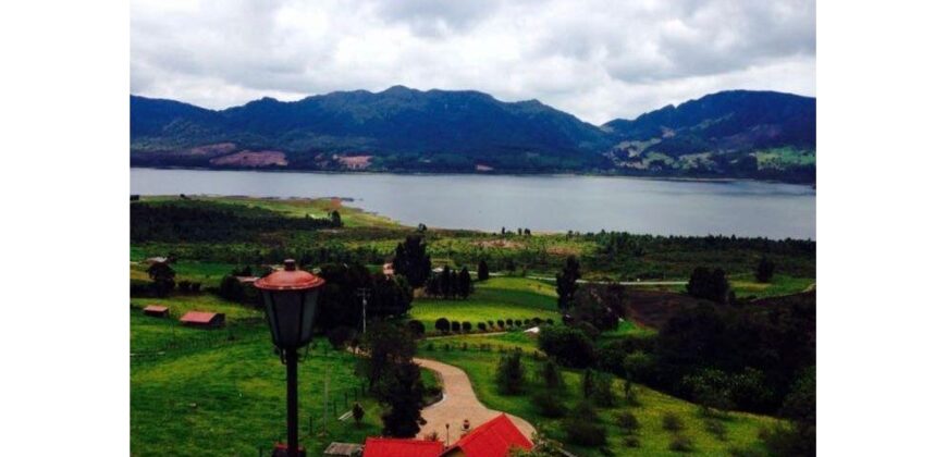 Casa quinta de 26600m2 en el Embalse del Neusa Cogua Cundinamarca con 2 Cabañas y Glamping