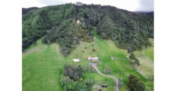 Casa quinta de 26600m2 en el Embalse del Neusa Cogua Cundinamarca con 2 Cabañas y Glamping